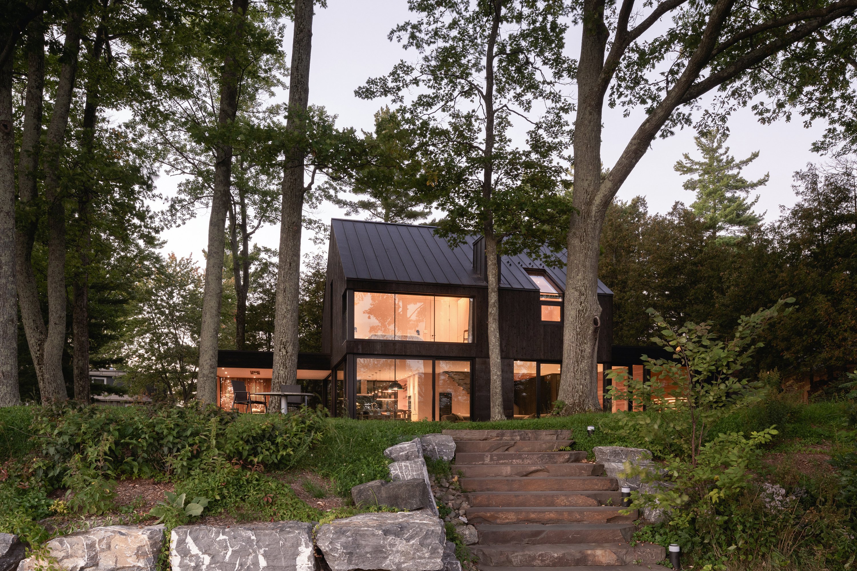 魁北克湖畔绿色别墅丨加拿大魁北克-26