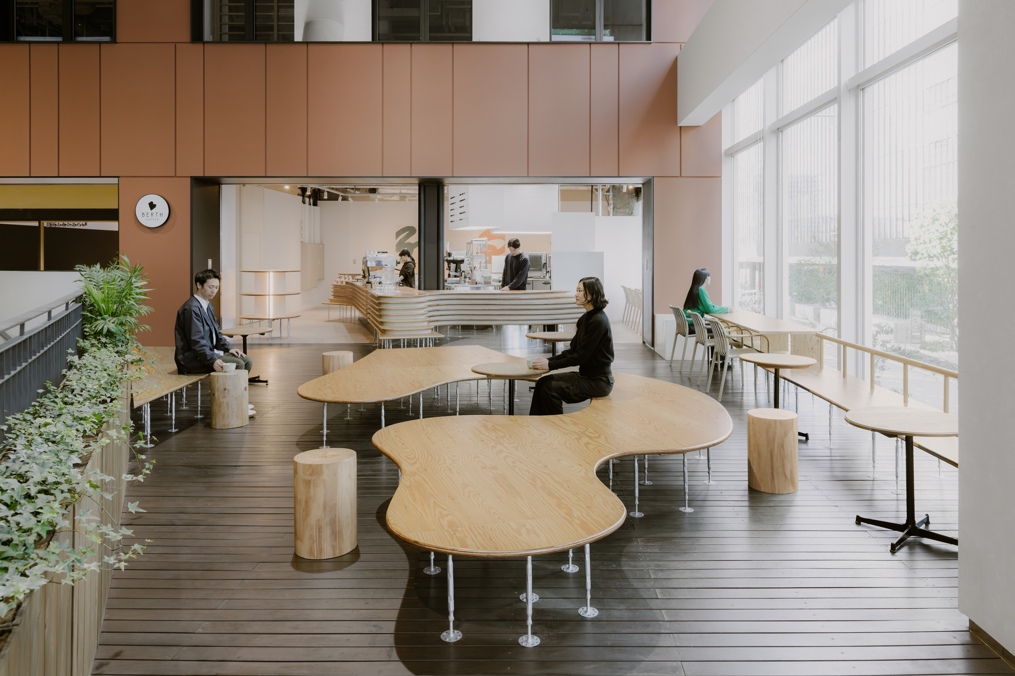 滨松町未来港泊位咖啡，萩庄（注：HAGISO可能不是常见词汇，这里按音译处理，若有更明确背景可进一步精准翻译） 丨日本-10