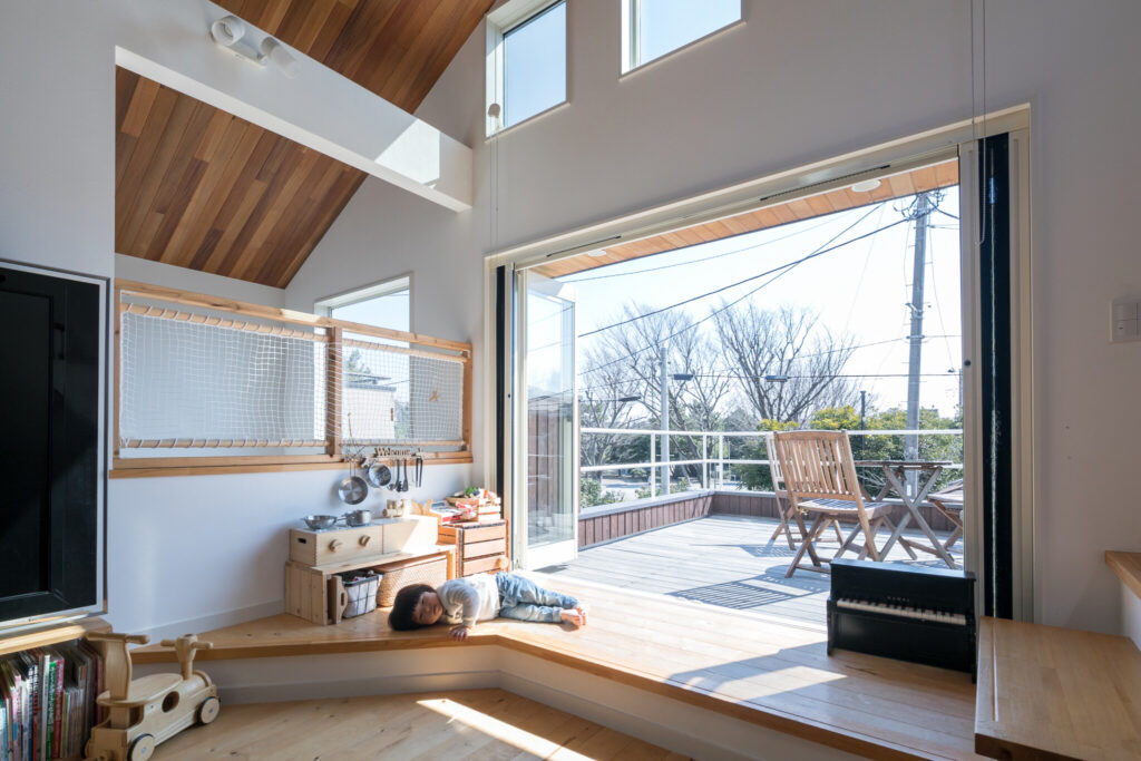 開放感に満ちた空間 子育てを想定して建てられたどこにいても家族がつながる住まい | Style of Life | 100%LiFE-2