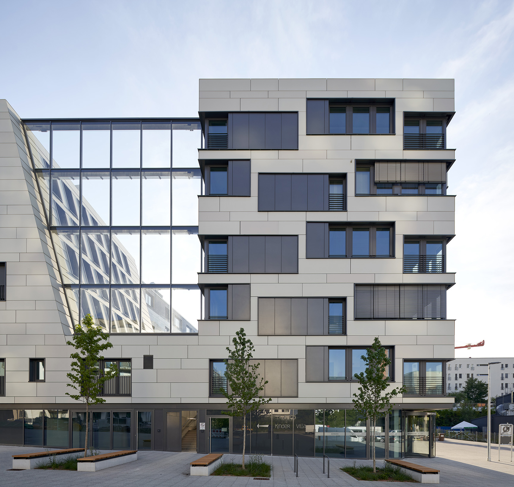 五月生活 + 五月办公 – 克雷辛斯（注：若KRESINGS有特定背景含义，此音译可能不准确） 丨德国斯图加特-9