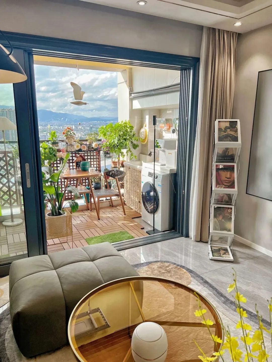 云南姑娘家的6㎡花园阳台走红：家住23楼，不封阳台，越住越舒服！-8