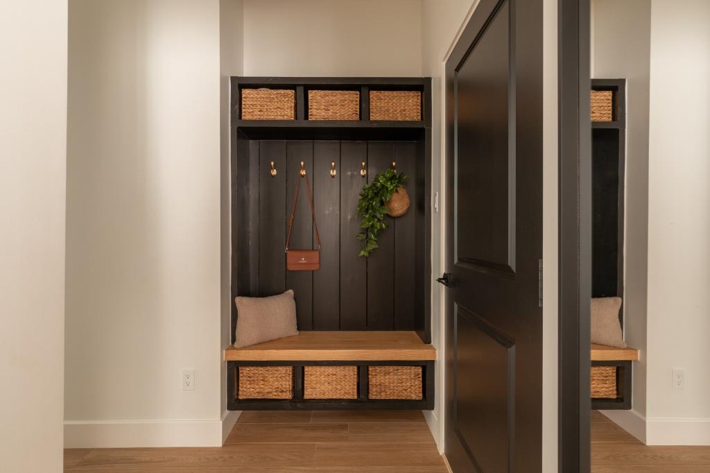 劳伦琴地区水边豪华房产丨Joli Joli Design-25