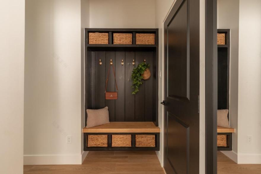 劳伦琴地区水边豪华房产丨Joli Joli Design-25