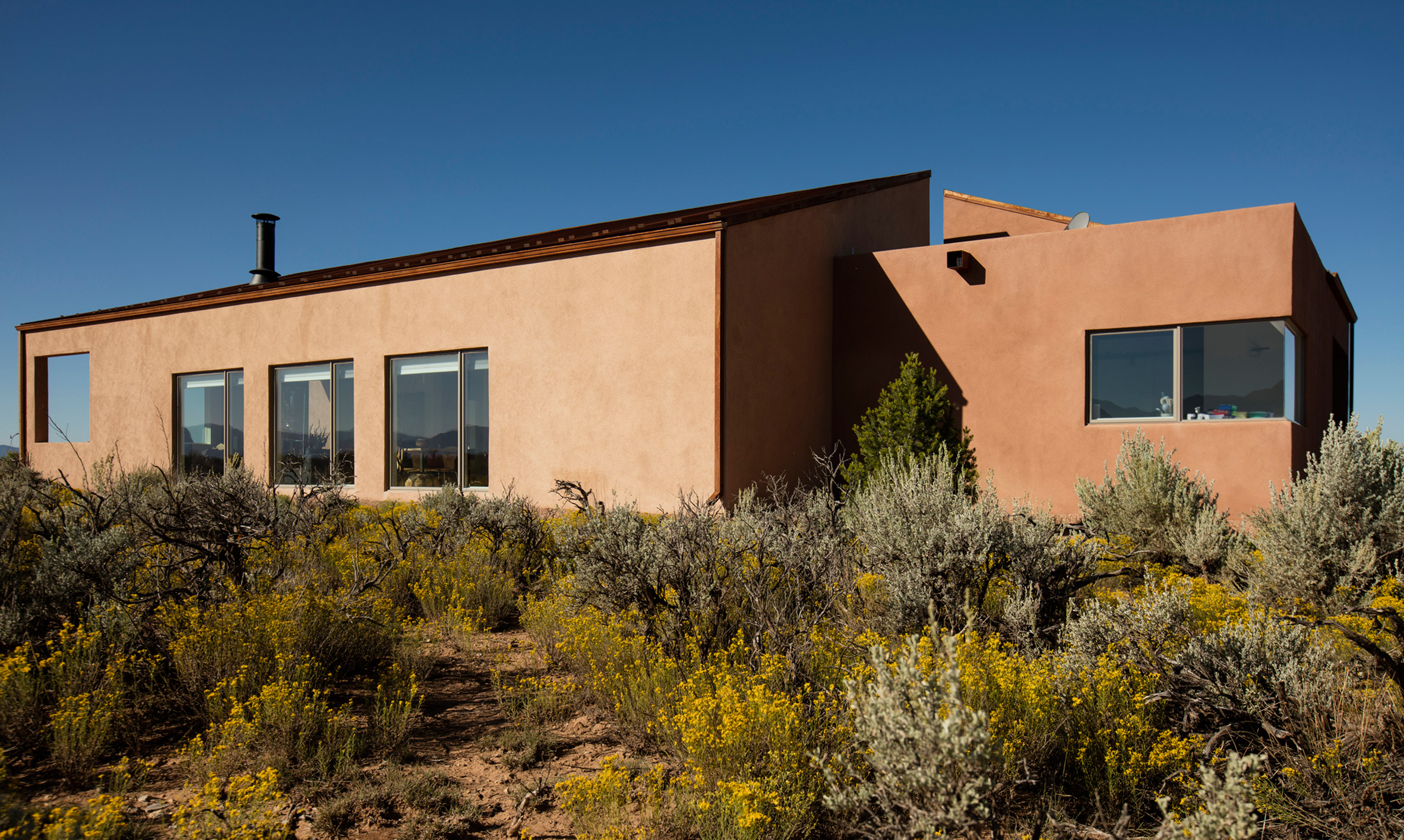 New Mexico home takes cues from adobe architecture and desert terrain-5