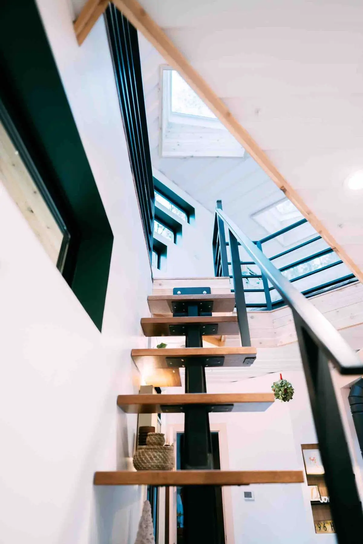 俄亥俄山丘上的集装箱别墅 · 玻璃美景与创意设计-14