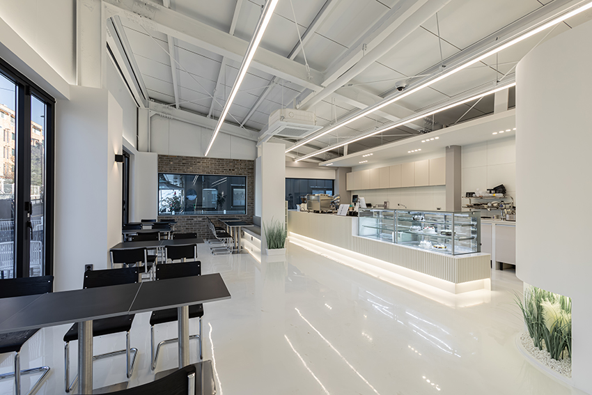 白色调的极简咖啡厅 | 60 平米的精致设计-2