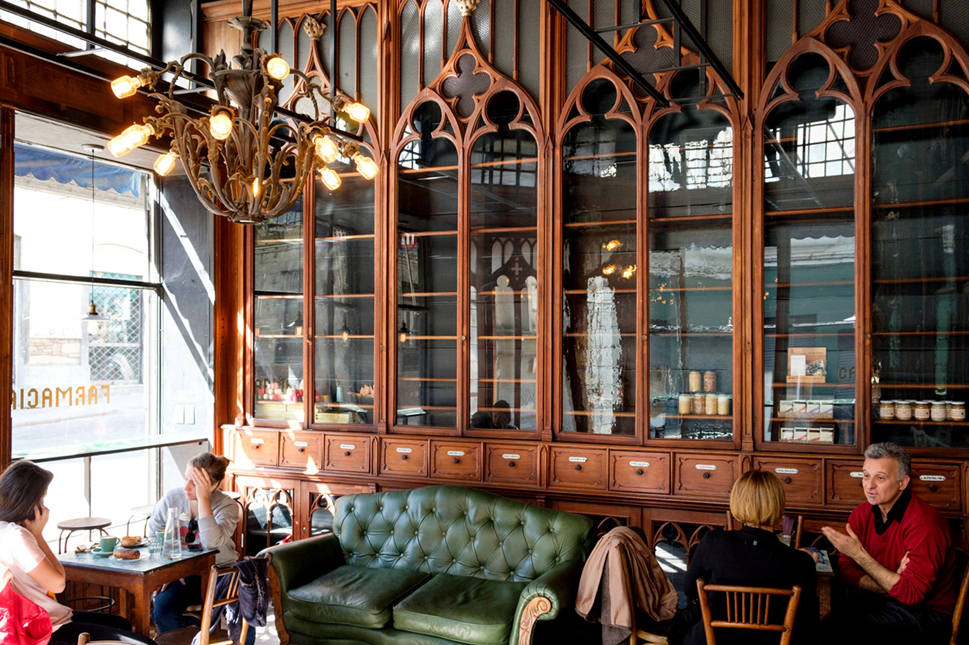 拯救历史,重塑身份的乌拉圭老药房咖啡馆-8