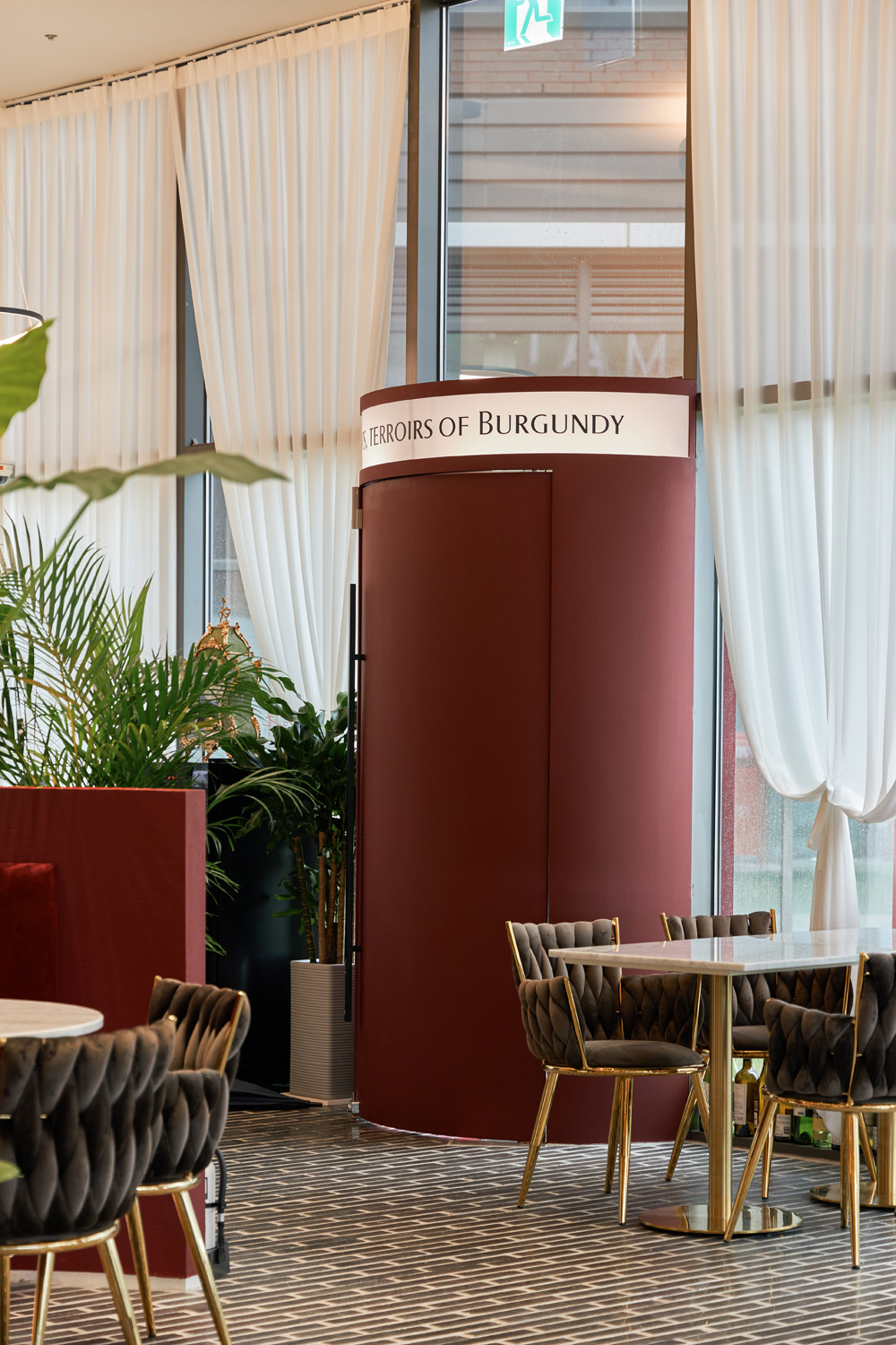 曲径通幽 | 55 平米餐厅的曲线魅力-23