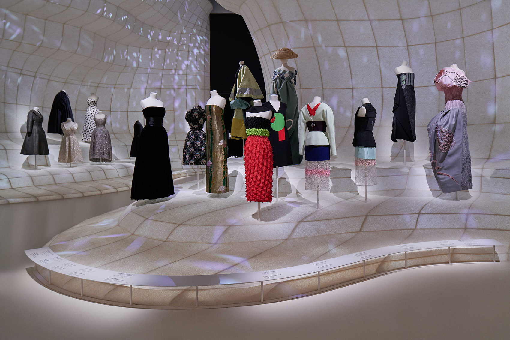 《克里斯汀·迪奥:梦之设计师》展览丨日本东京丨OMA+Shohei Shigematsu-110