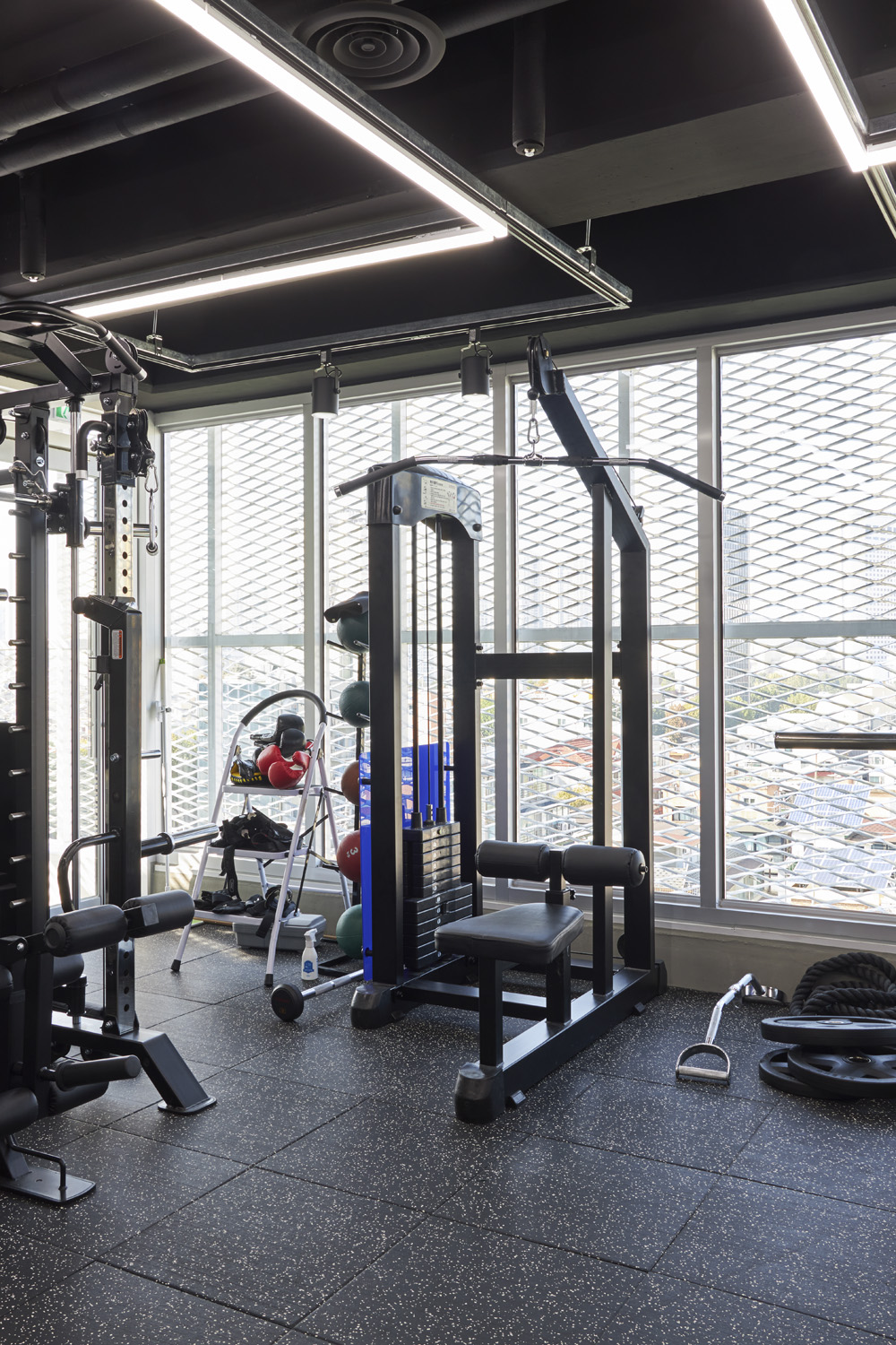 22 平米小空间，黑框照明打造极简艺术公寓-11