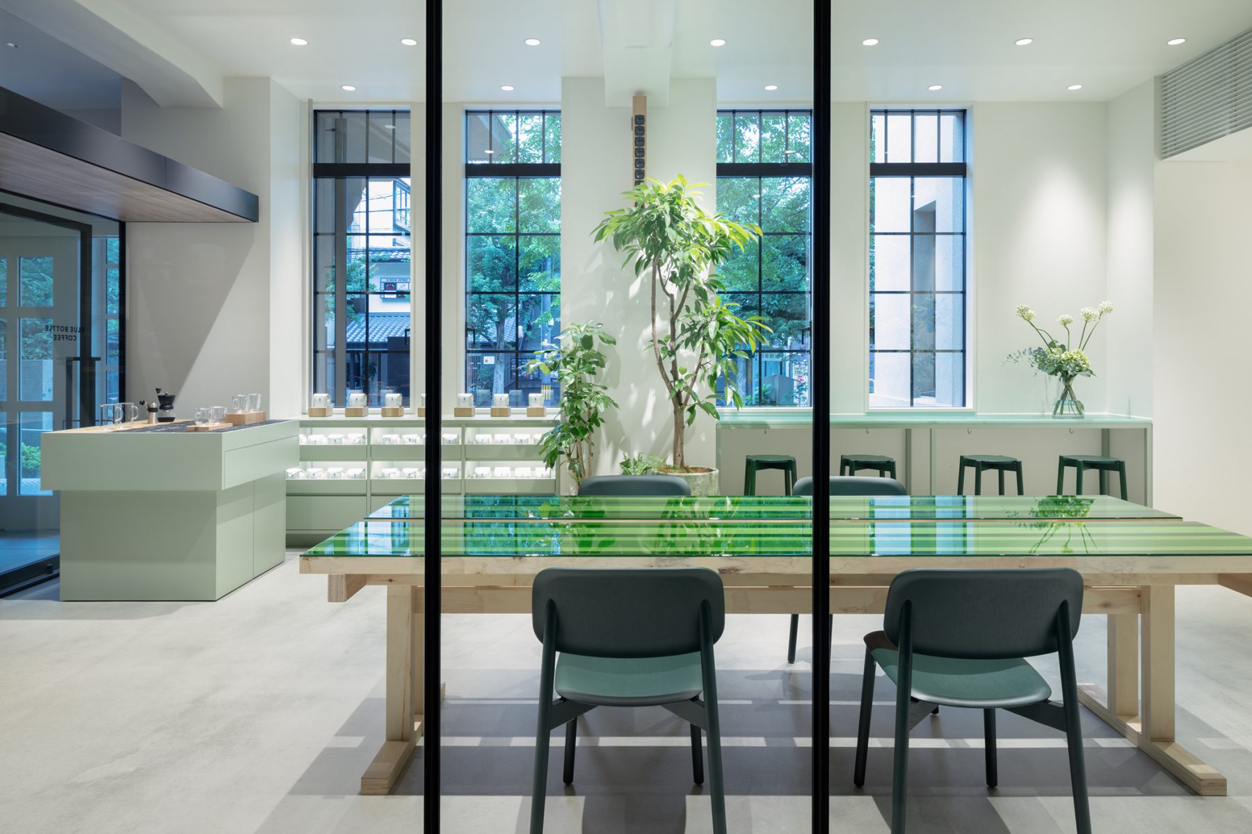 Blue Bottle Coffee Kyoto Kiyamachi Cafe | Schemata Architects / Jo Nagasaka-9