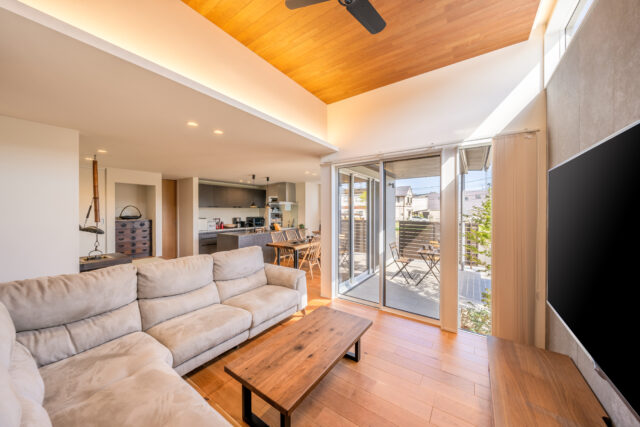 回遊動線と寛ぎの軒下テラスで,それぞれの暮らしを叶える二世帯の住まい丨日本宮城丨株式会社杜設計-41