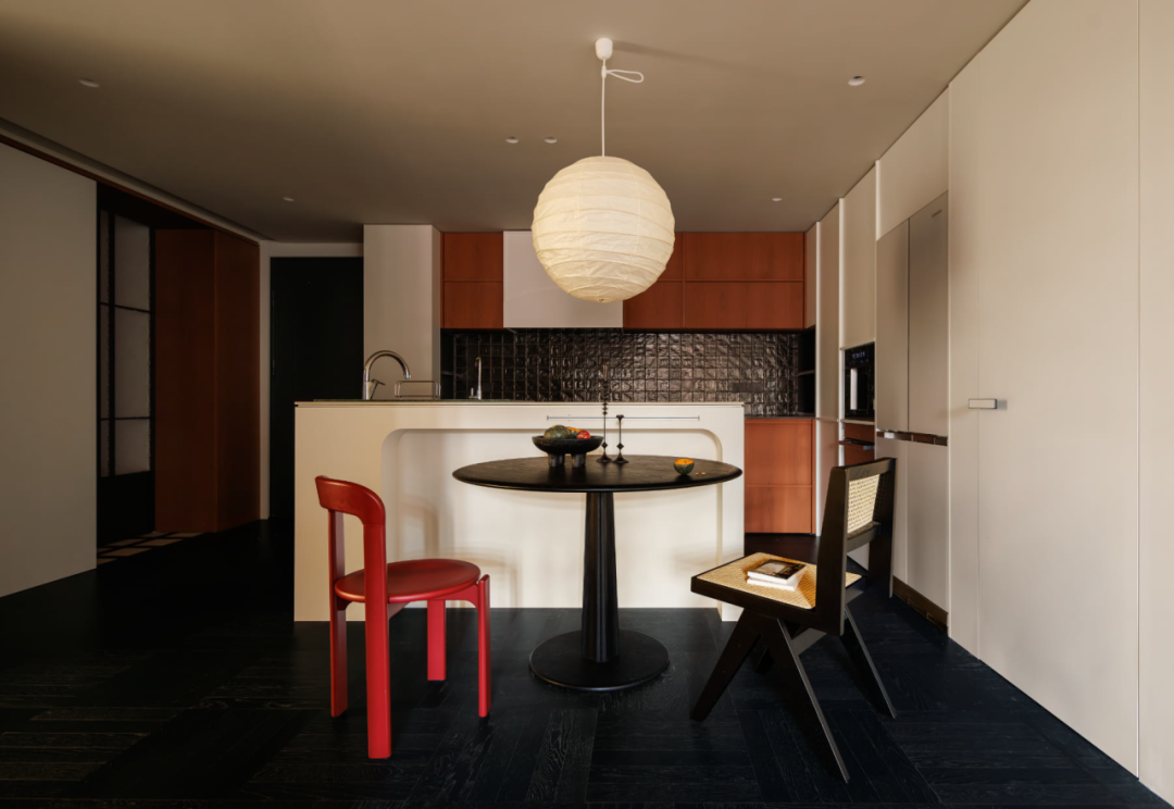 HURR赫设计丨东方气韵遇上复古色彩，在深色基底中铺展松弛仪式感-22