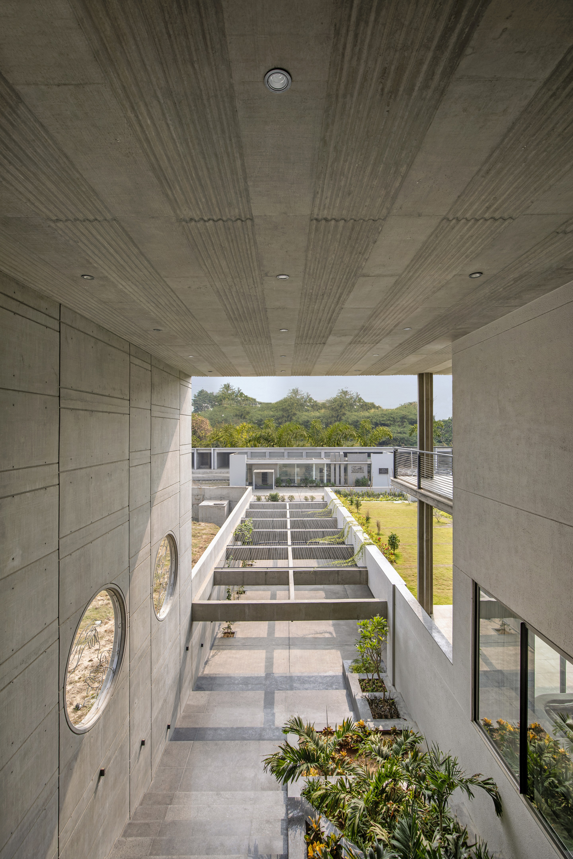 马德维利亚  混凝土房屋丨印度丨K.N.Associates-18