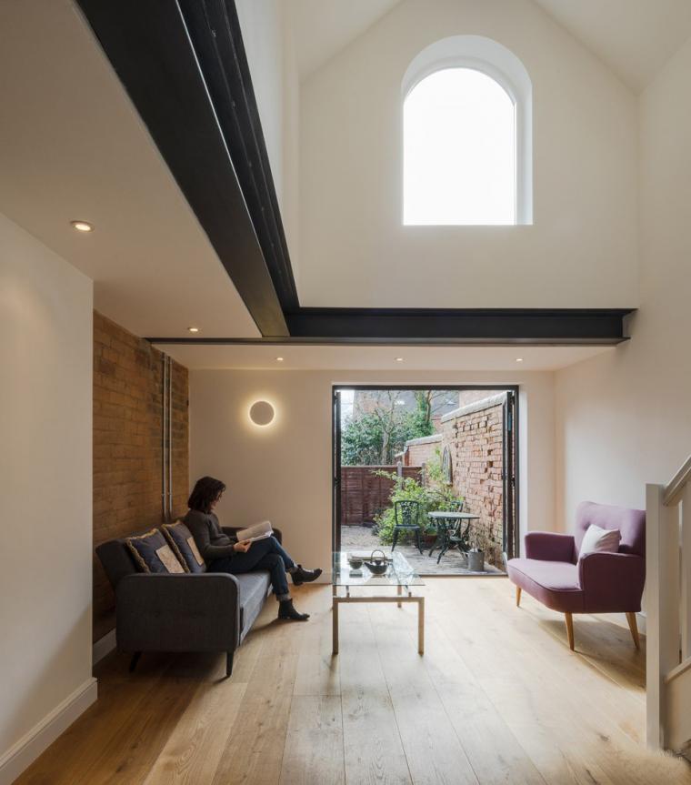 英国马厩变身的宜居工作室兼住宅-11