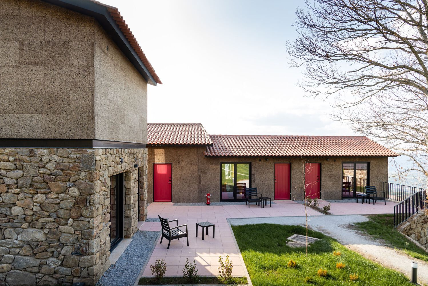 葡萄牙山脉中的和谐身心灵康养中心丨PLATAFORMArq-39