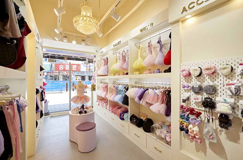 可爱六平米店铺，展现精致百货设计魅力-6