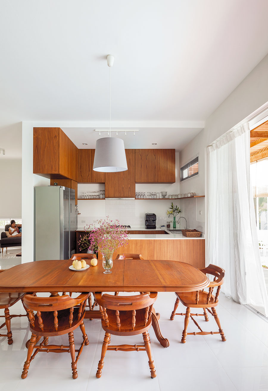 บ้านปูนผสมไม้ สไตล์โมเดิร์นที่เปิดใต้ถุงโล่งแบบไทยๆ-บ้านและสวน-18