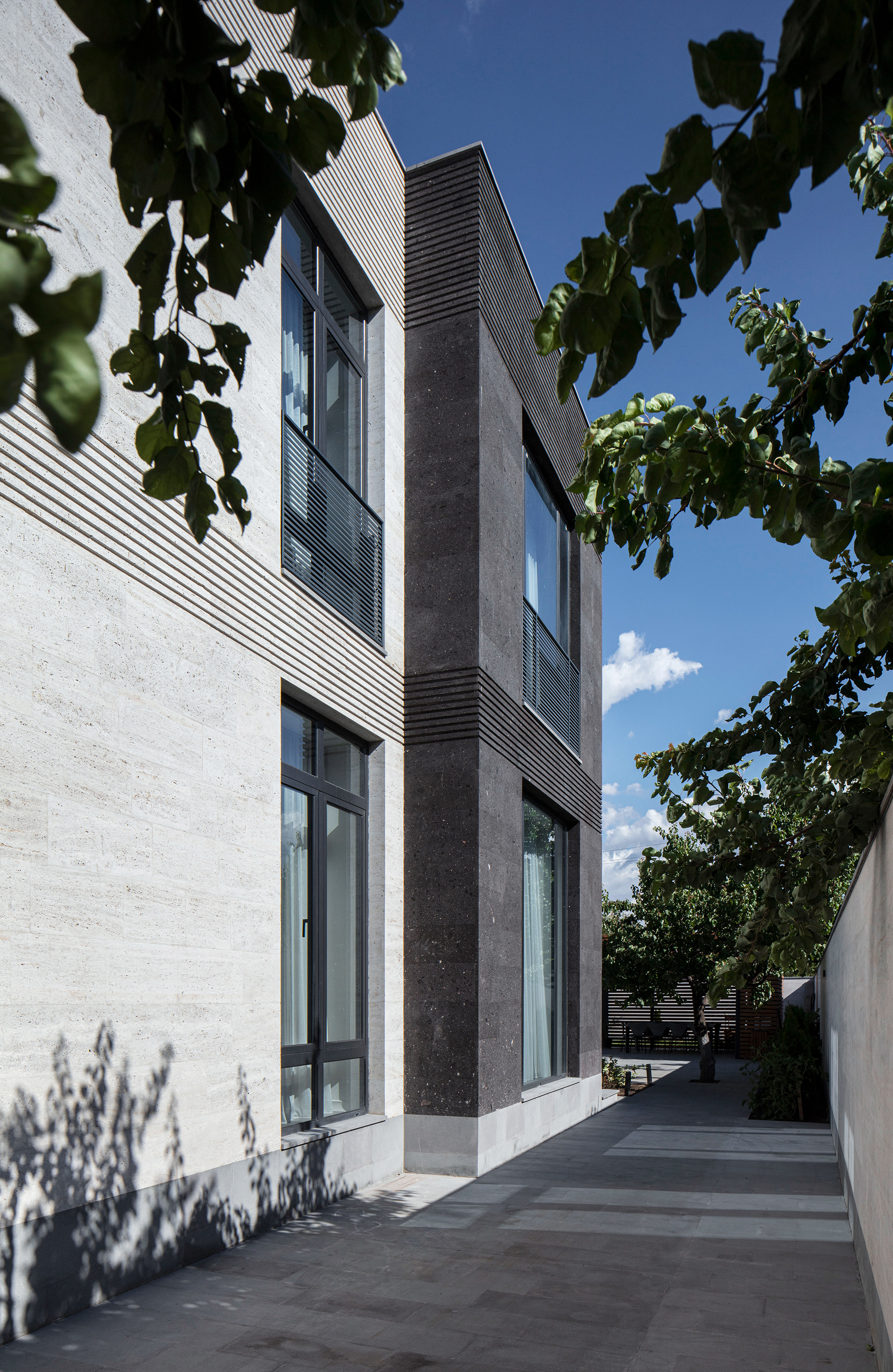 现代自然风格（注：MODERN NATURAL常见用于形容设计、装饰等领域呈现出现代与自然相结合的风格，此翻译结合常见语境若有更具体语境，可按需调整） 丨Armenia丨Futuris Architects-14