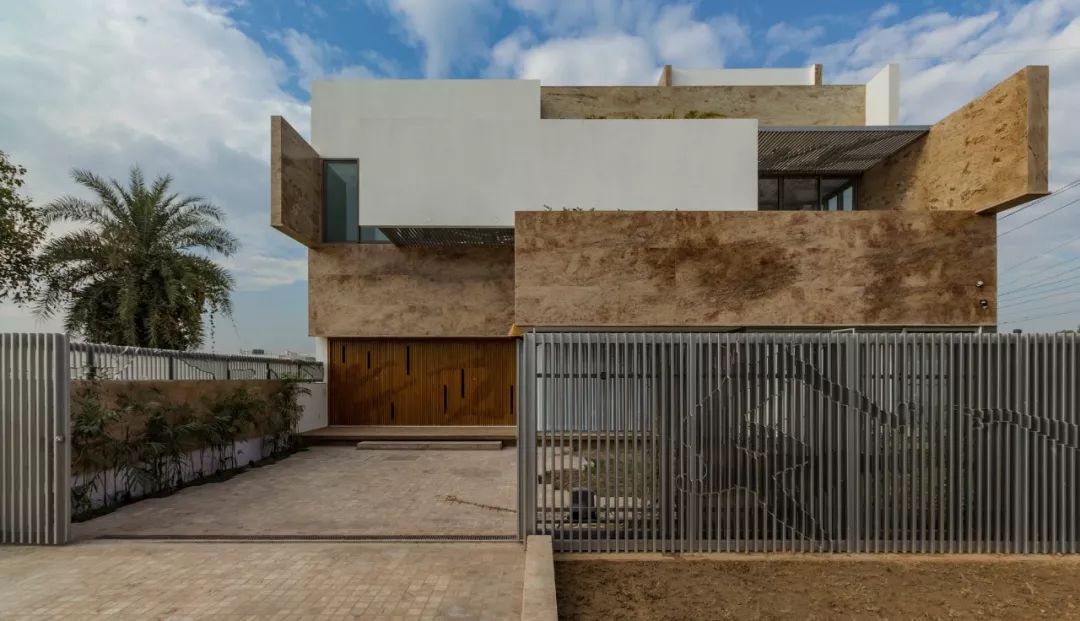 印度感性遇见西方想象的 Charged Voids 设计公司-46