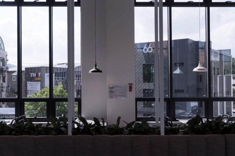 现代黑白风格 40 平餐厅设计-9