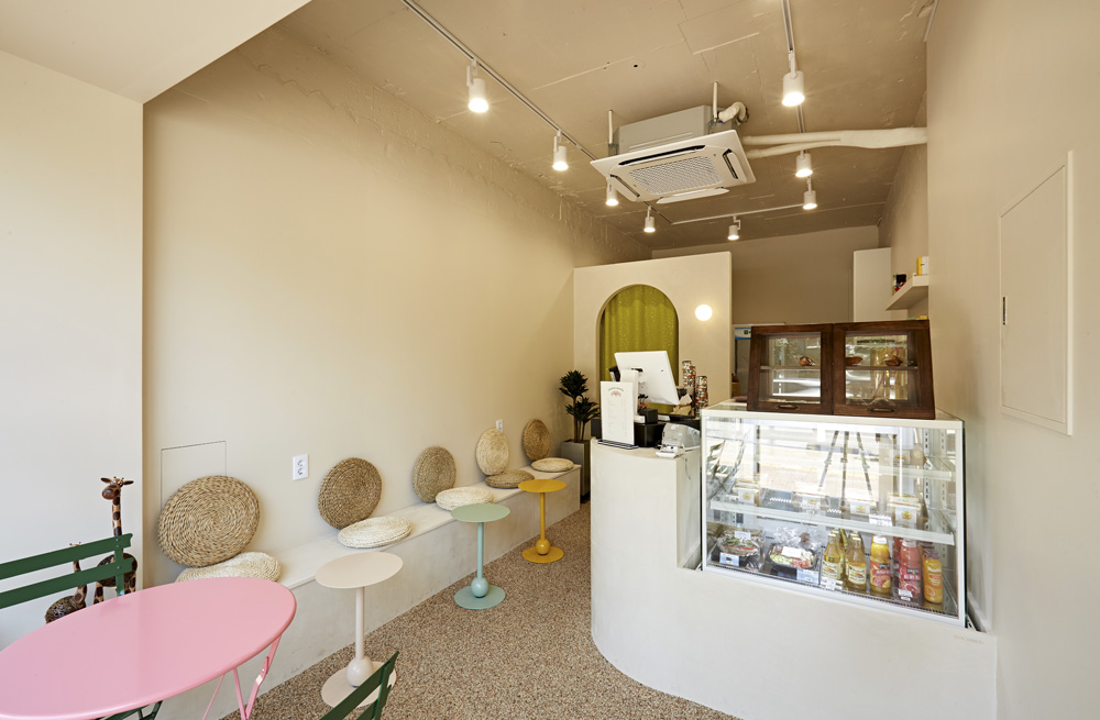 蓝色外观的 8 平米拘留室，极简主义的完美体现-4