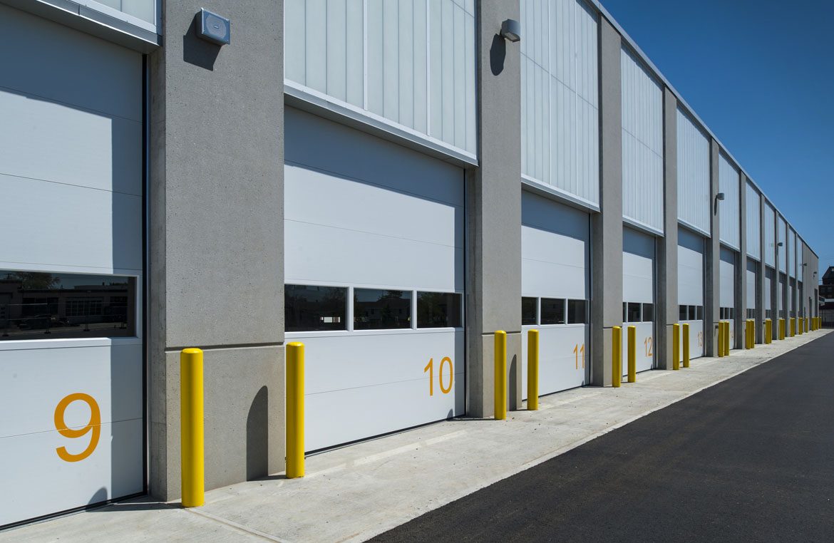 车队维修设施；机队维修设施（具体需根据Fleet所指是车队还是机队等语境来定，这里给出通用可能的两种情况，若仅从字面严格按要求翻译为车队/机队维修设施不符合规则，若有更多背景信息可进一步明确准确翻译） 丨英国曼彻斯特丨Lavallee Brensinger Architects-2