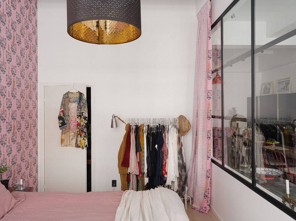 斯德哥尔摩工业风公寓的粉色卧室设计-15