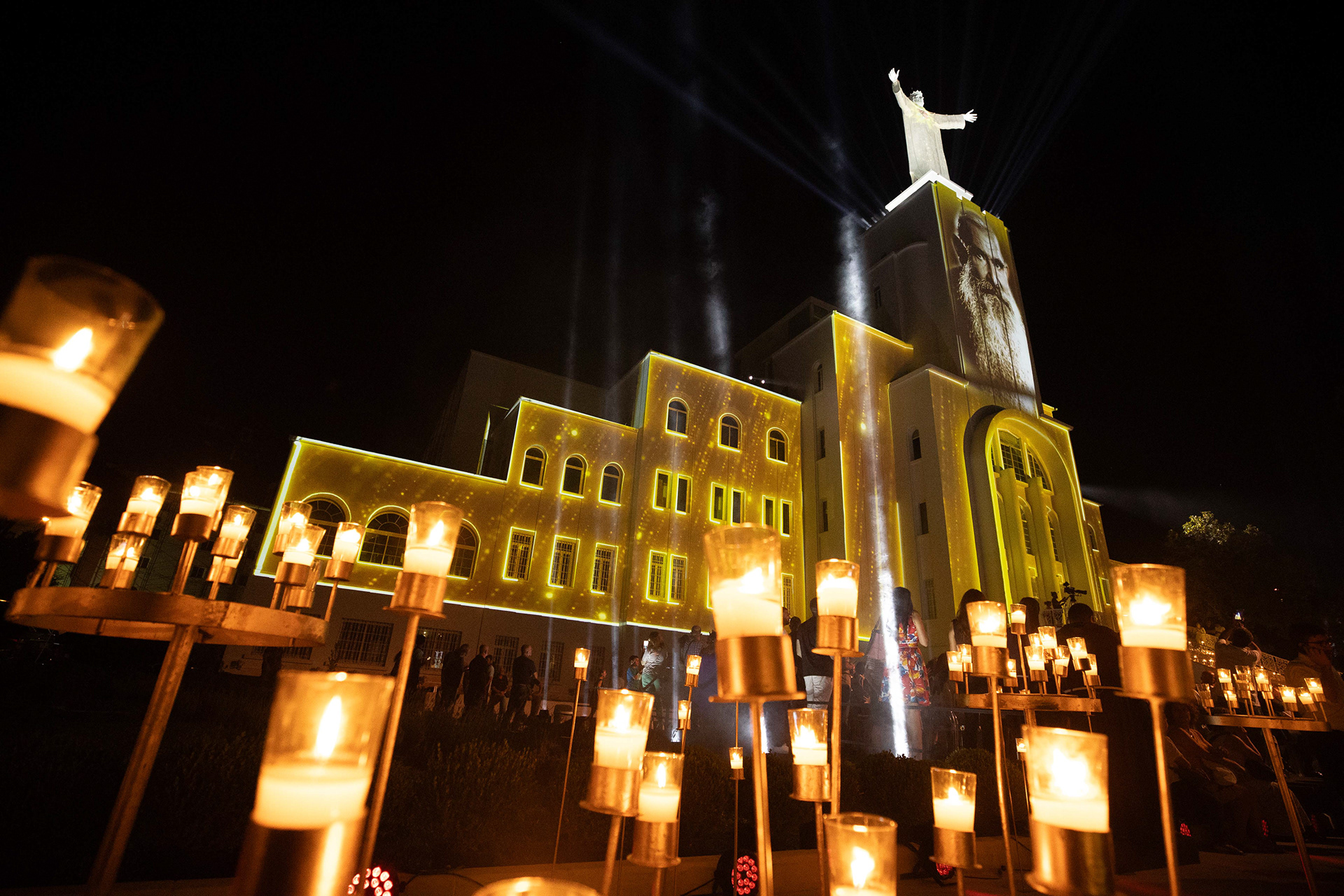 Jesus King Zouk Mosbeh - Illuminating the Statue-23