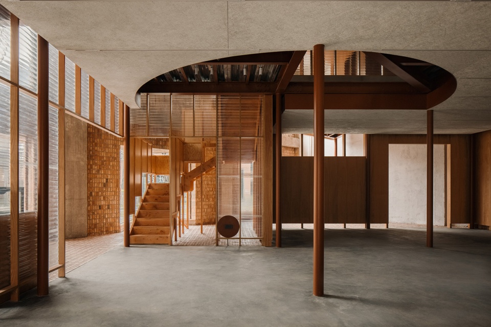 北京吱音店 | 西涛设计工作室创新改造纺织仓库,打造独特家具展示空间-11