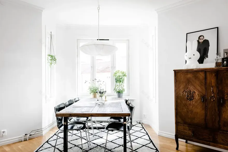 旧砖墙与古木门的细节之美-6