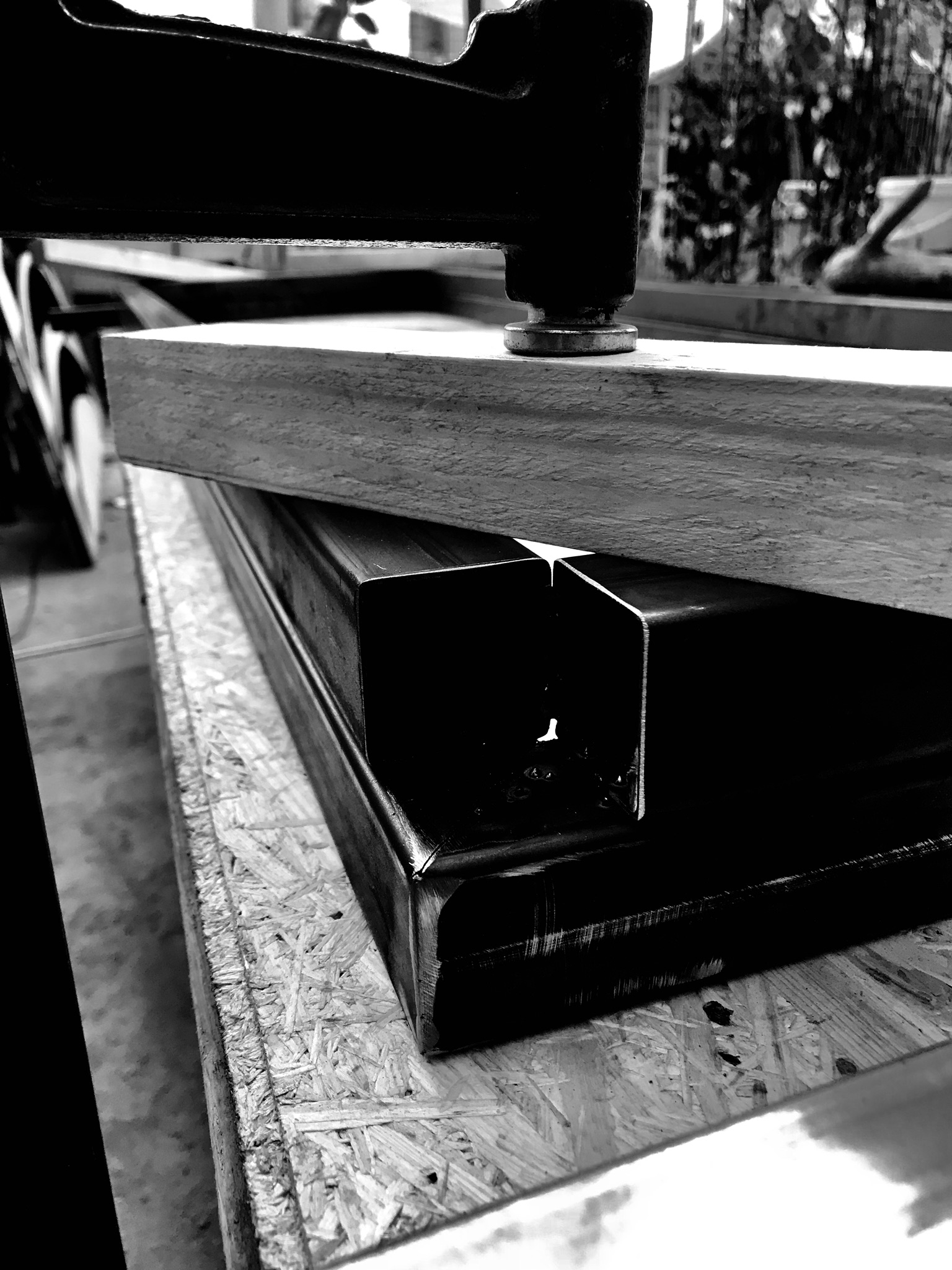 巴塞罗那的暗黑艺术时尚空间-15