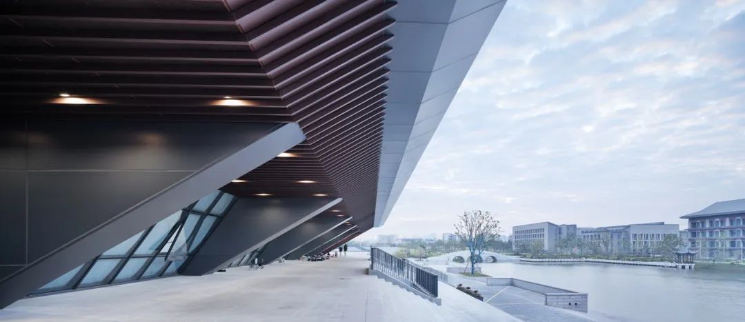 一阁挑江南,悬廊渡书舟:嘉兴大学图书信息中心-60