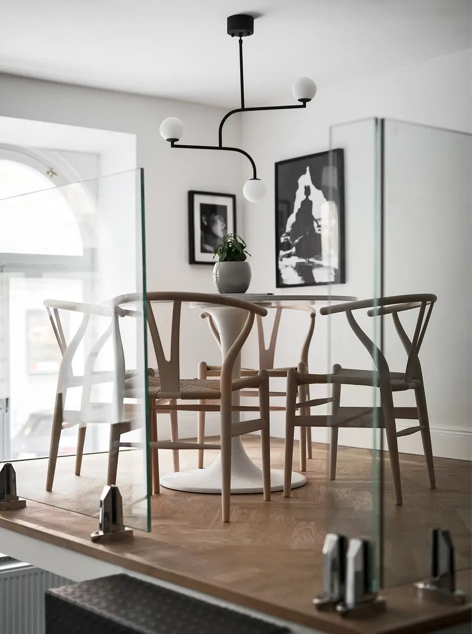 55 平米公寓惊奇布局，餐厅设在高处-6