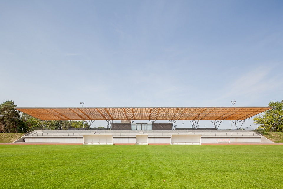 森林边缘的体育场馆 | Philippe Mahut 体育场看台-10