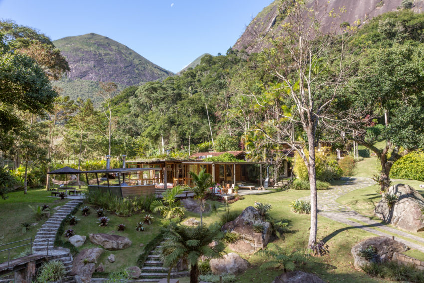 Dreamy Brazilian House in Correas created by Rodrigo Simão Arquitetura as a beautiful escape home 由RodrigoSimmogoArquitura创建的梦幻般的巴西住宅，作为一个美丽的逃离家园-15