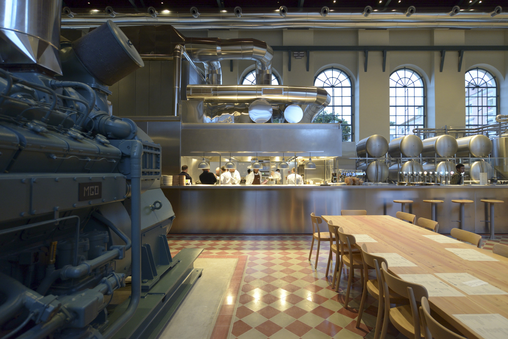 Transformation of the Former Military Maintenance Power Plant into the Browers Beato Microbrewery and Restaurant / Eduardo Souto de Moura + Nuno Graça Moura-36