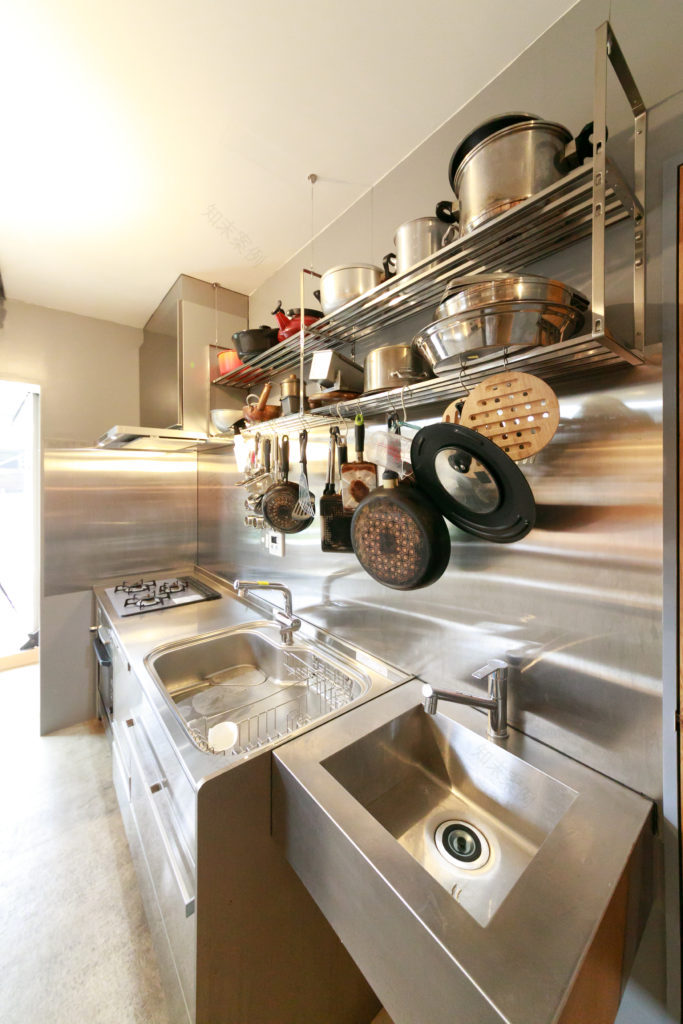 “間”を紡ぐ建築家の自邸自在に姿を変える空間が暖かなコミュニティを育む | Style of Life | 100%LiFE-4