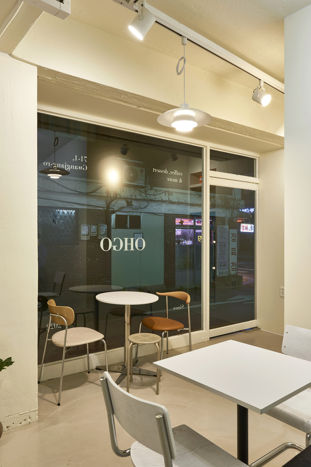 色彩丰富的咖啡厅设计-10