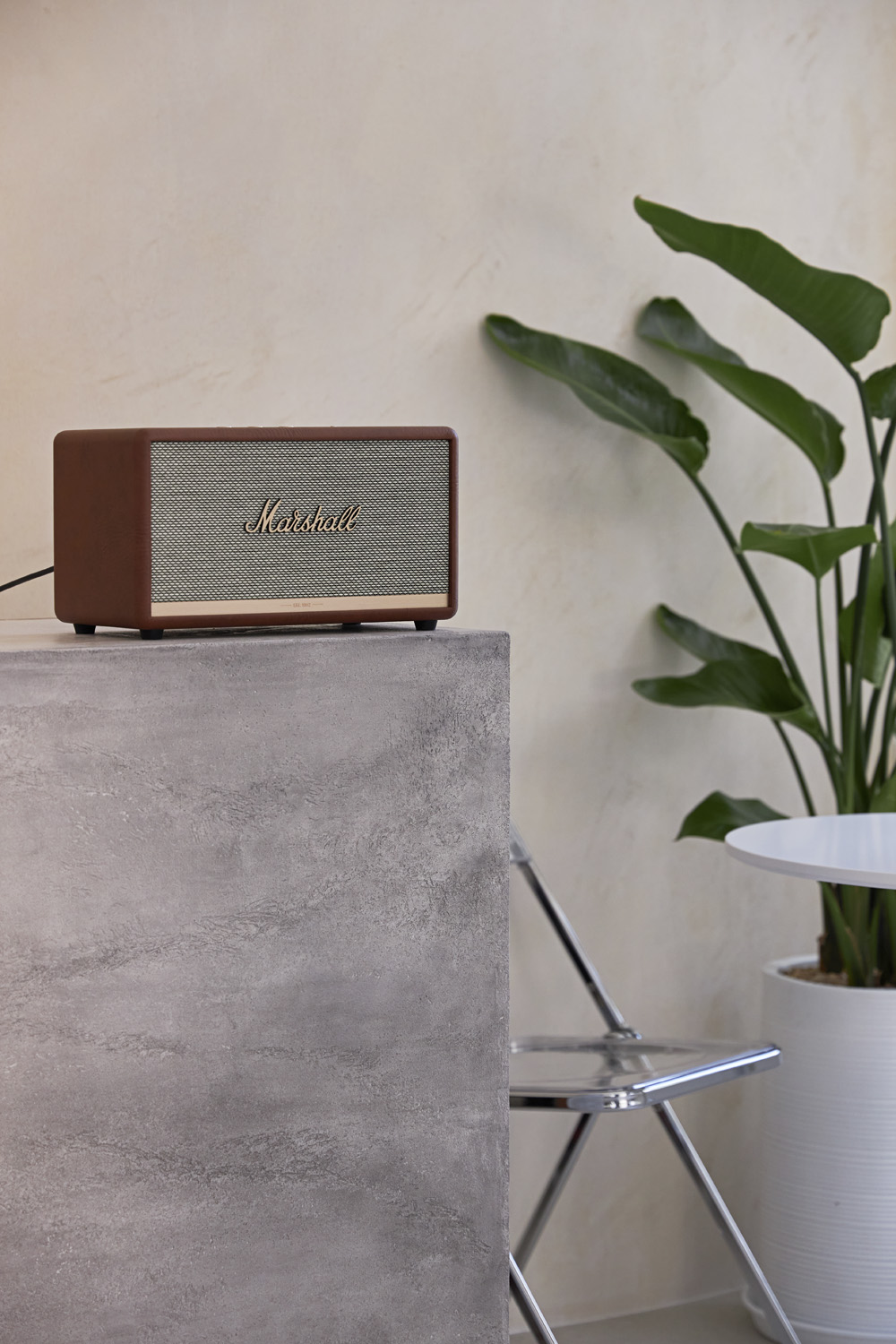 白色与木色的极简时尚 | 10 坪服饰店的感性设计-10