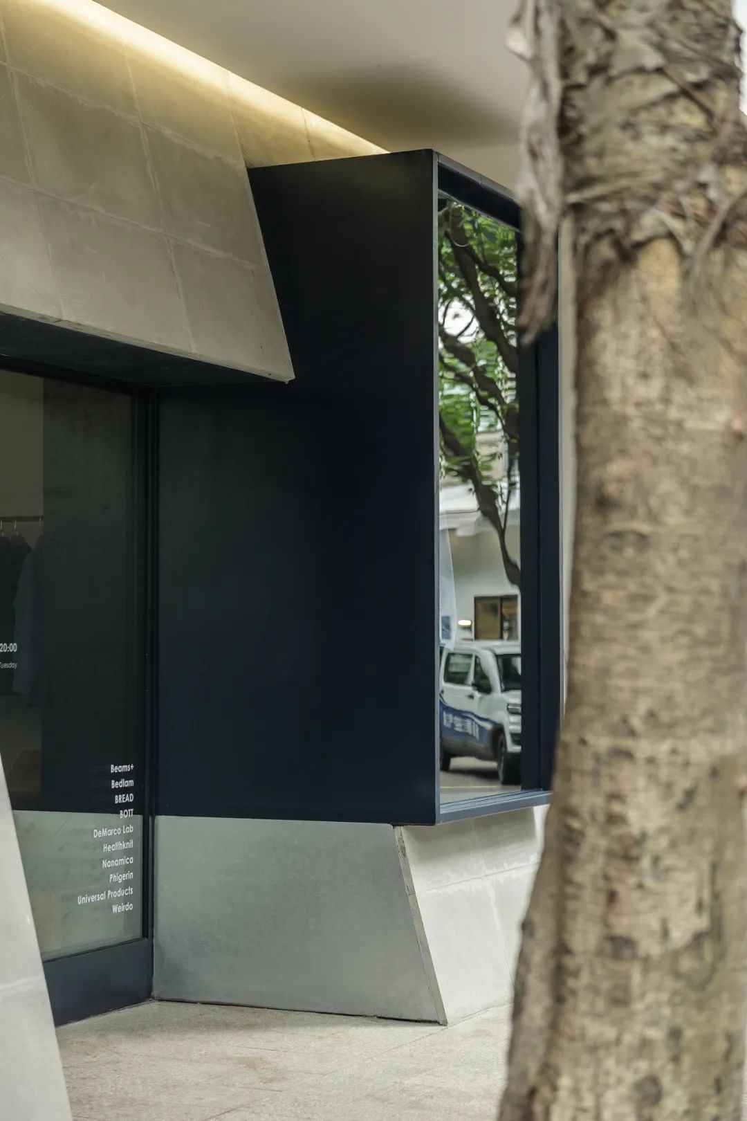 倾斜平衡空间 · 成都 PROPER 店铺的创新设计丨中国成都丨未来以北工作室-14