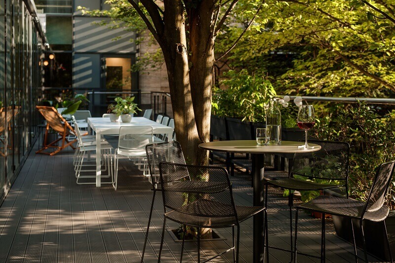 创意办公室设计  带公园景观的设计师工作室彩色展厅丨克罗地亚萨格勒布丨Brigada（克罗地亚知名室内设计公司）-12