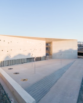 Joséphine Baker中学校，法国 / Panorama Architecture
