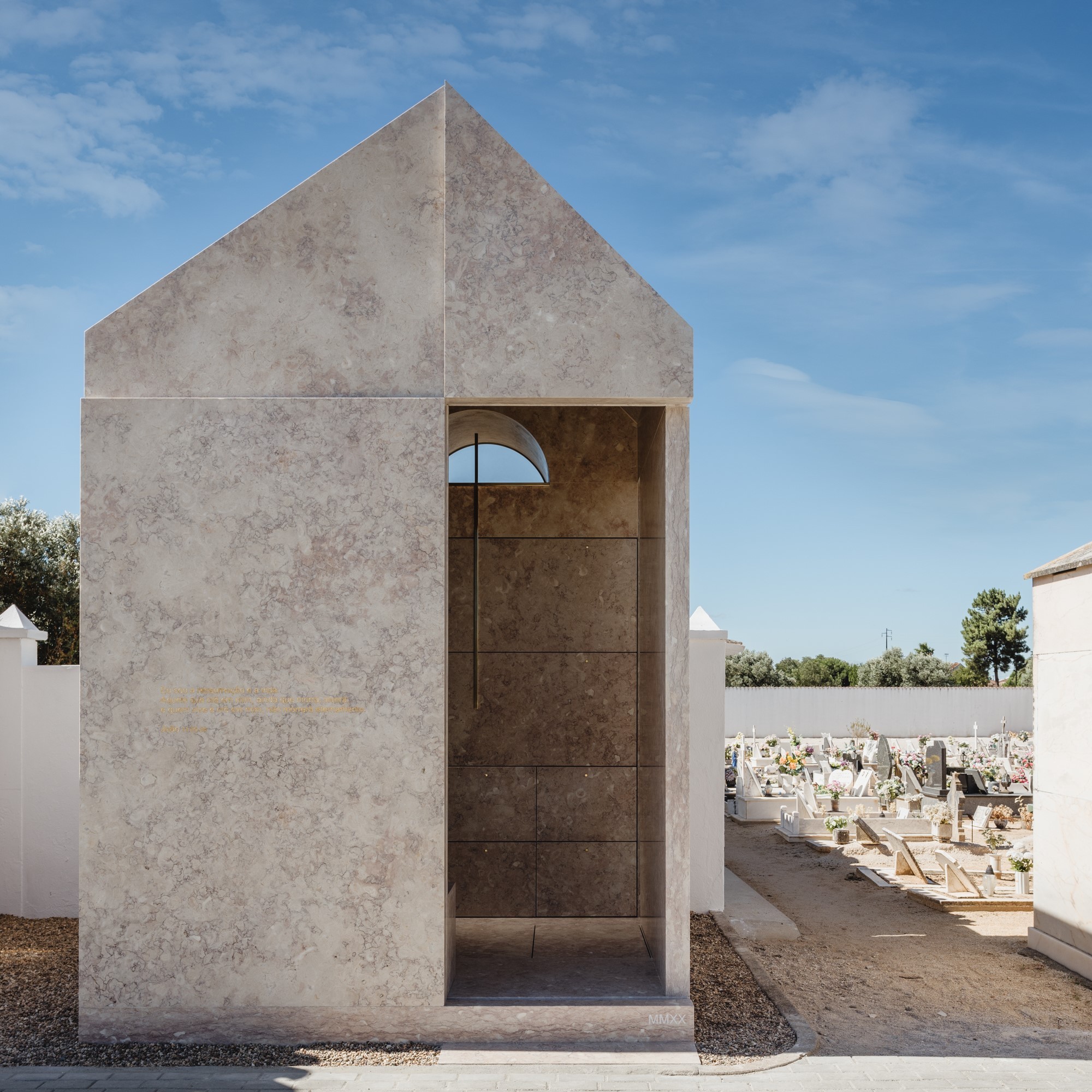 《记忆的持久性之墓》丨葡萄牙丨PHYD Arquitectura-25