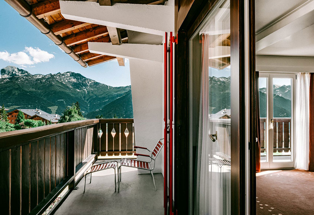 瑞士实验性高山酒店 | 时尚与传统的完美融合-1