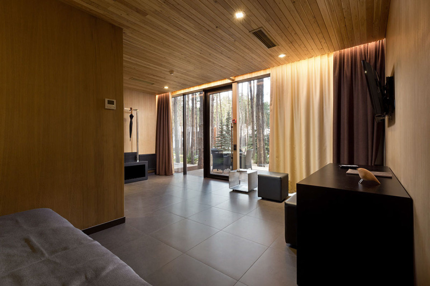 现代风格木质抬高地台方形房屋设计丨乌克兰-15