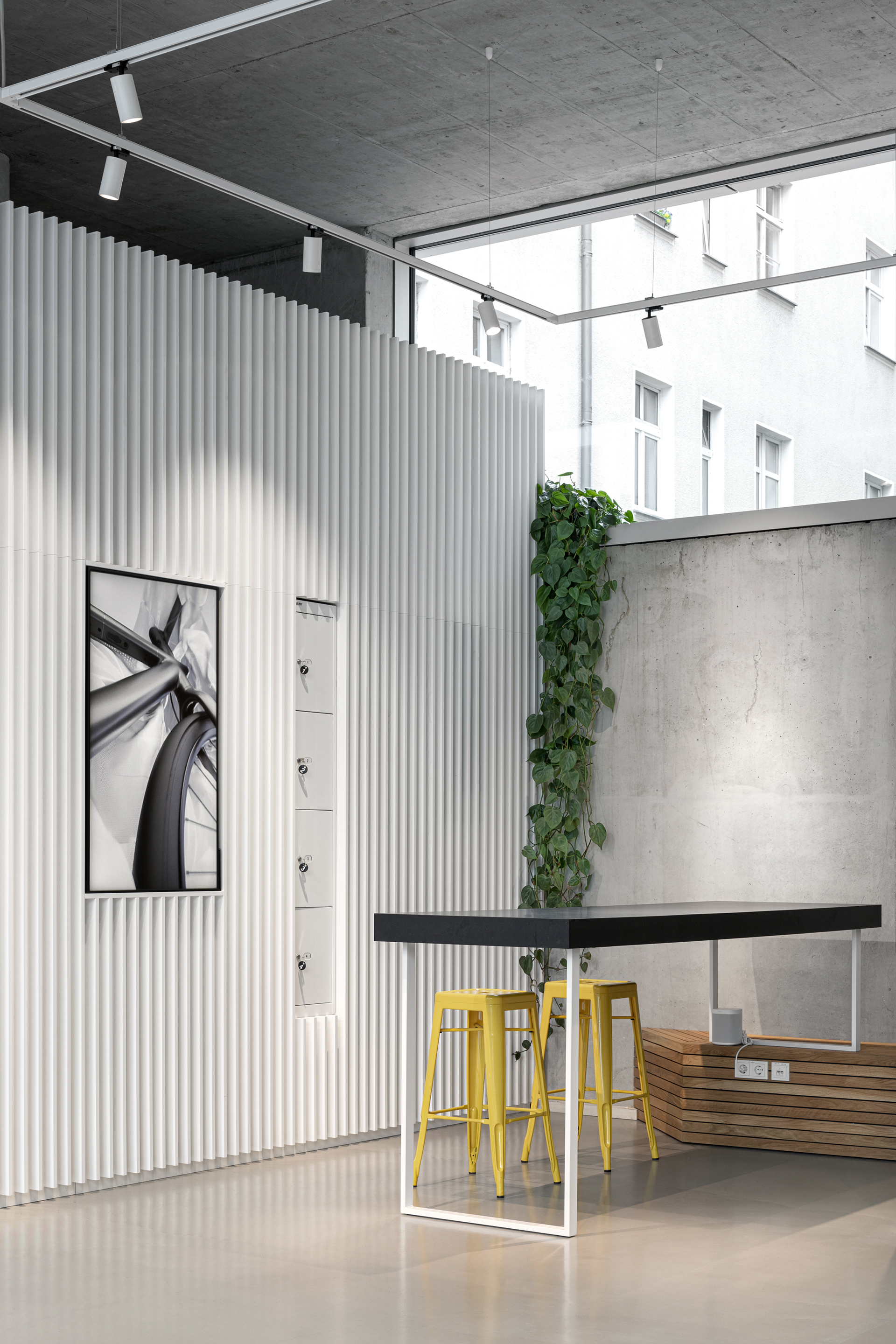 VanMoof Brand Store / Ninetynine-24