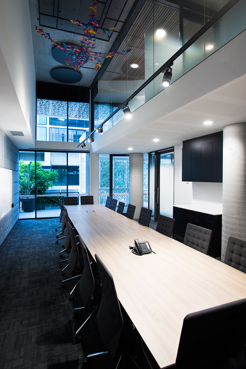 灵活高效,航空护理公司的创意办公空间-18