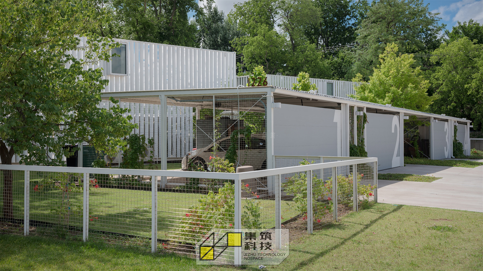 松鼠公园纯白镜面集装箱民宿丨美国俄克拉荷马城丨AHMM 建筑事务所-22