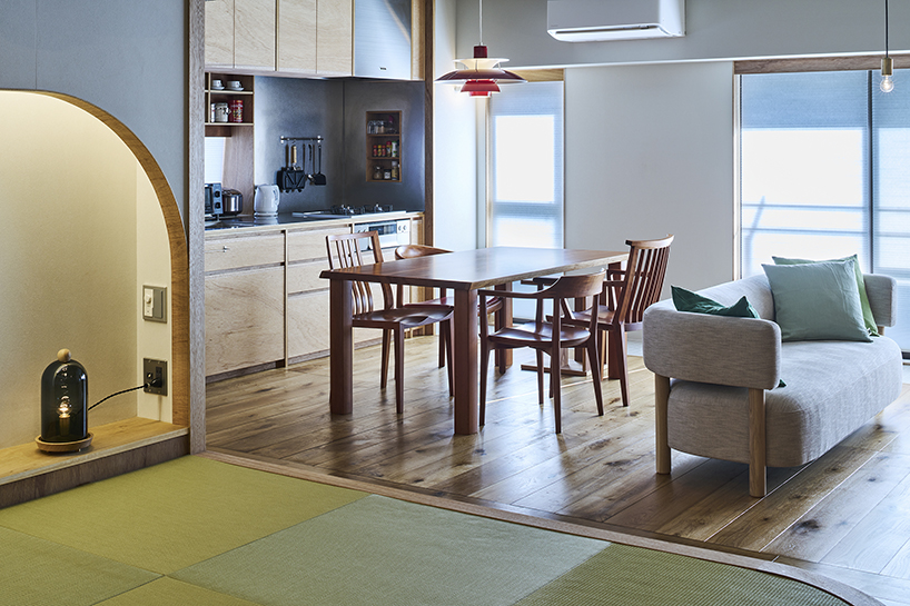 日本横滨'room206'公寓 | 木质岛屿卧室成为空间核心-13